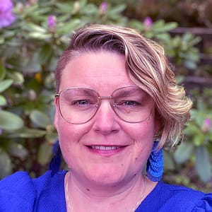 Malin Andersson Malin Andersson, en hängiven holistisk hälsoterapeut, som erbjuder återhämtning genom mindfulness, healing och empati